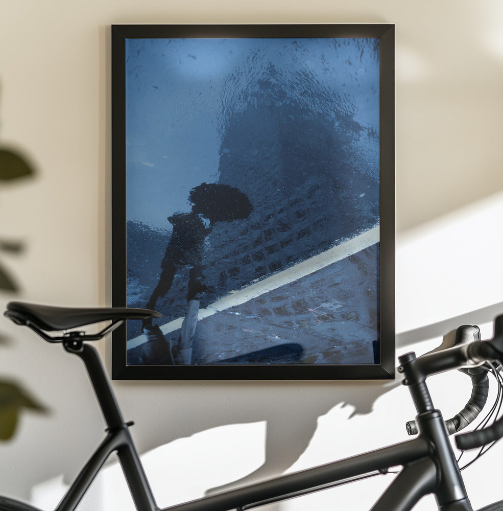 Swinging in the rain (from the series New York Blues) - Poster / Art Print - interiör