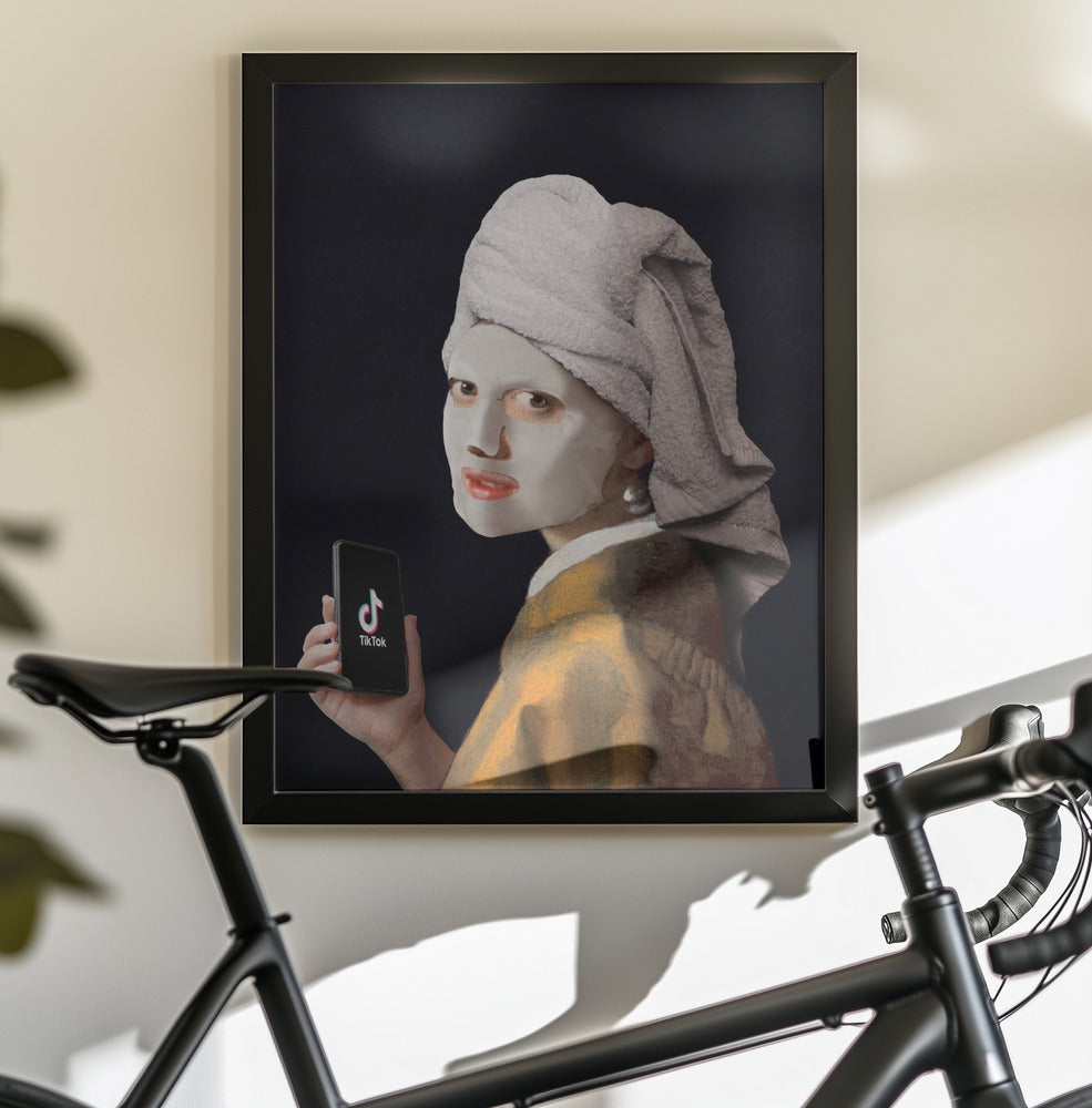 Girl with TikTok - Poster / Art Print - interiör