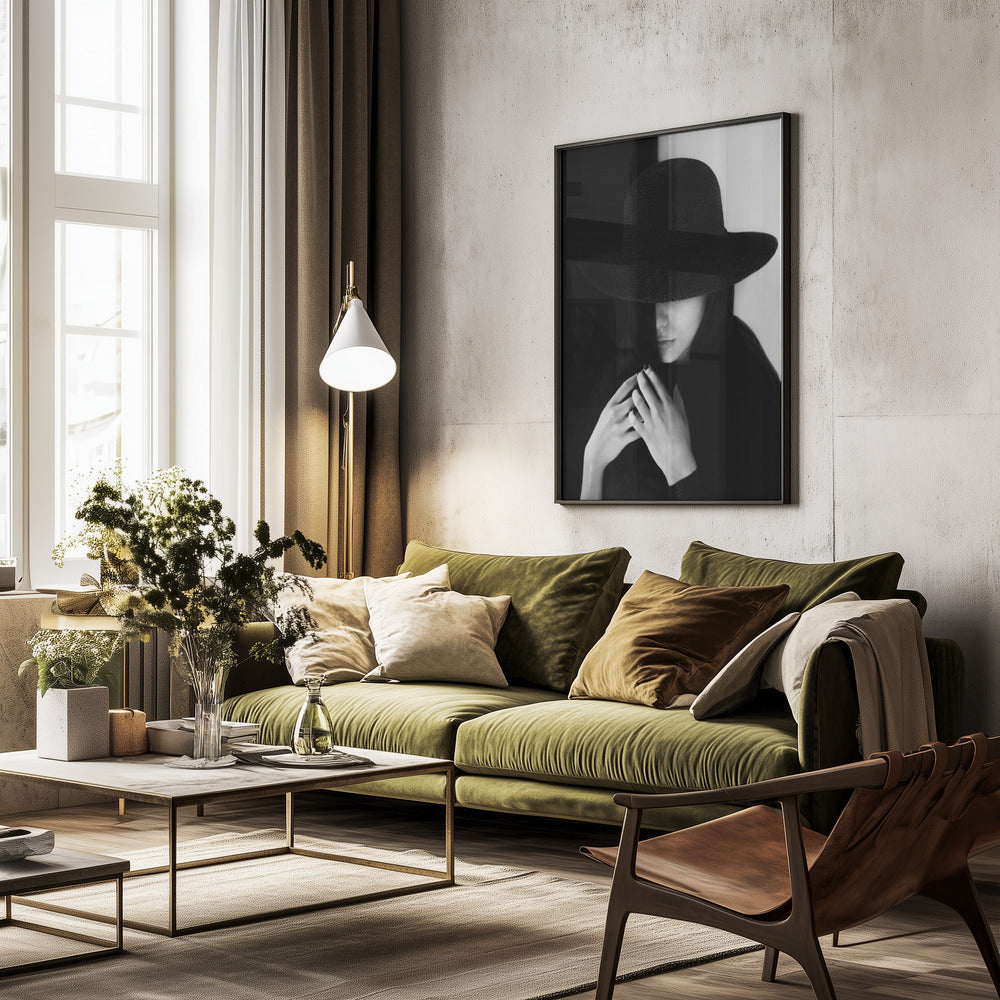 Woman in hat - Poster / Art Print - interiör