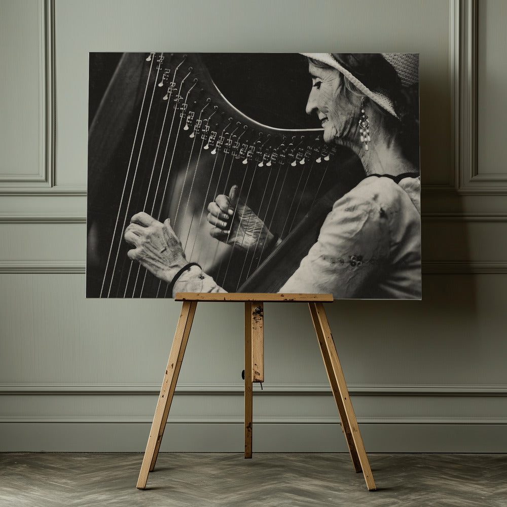 Playing the Harp - Poster / Art Print - interiör