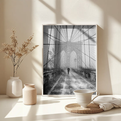 New York Walker in Blizzard - Brooklyn Bridge - Poster / Art Print - interiör