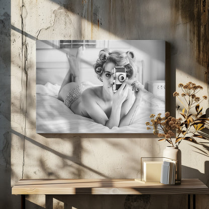 A chick, a click, and a curl - Poster / Art Print - interiör