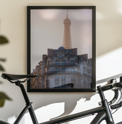 The peeking Eiffel - Poster / Art Print - interiör