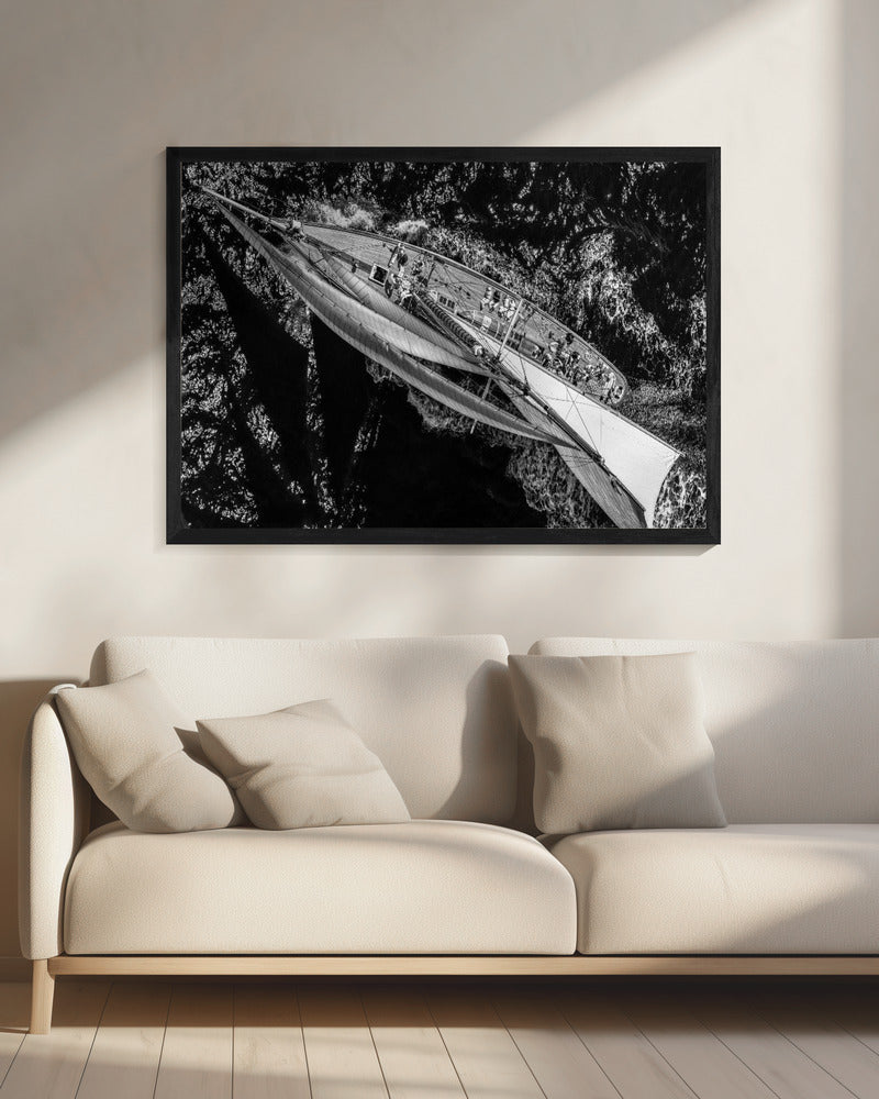 Above the racing ship - Poster / Art Print - interiör