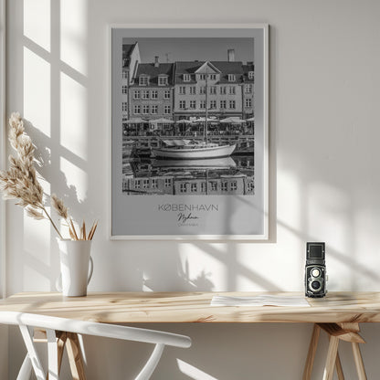 Serene Nyhavn Reflections - Poster / Art Print - interiör