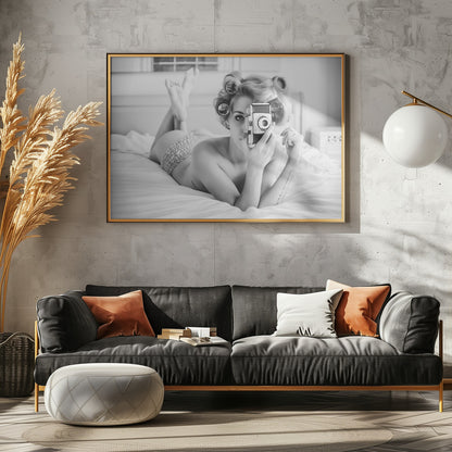 A chick, a click, and a curl - Poster / Art Print - interiör