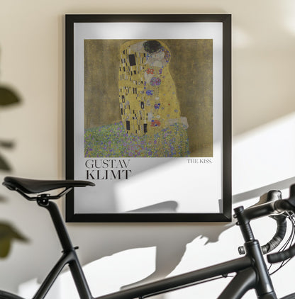 The Kiss (1907–1908) Poster - Poster / Art Print - interiör