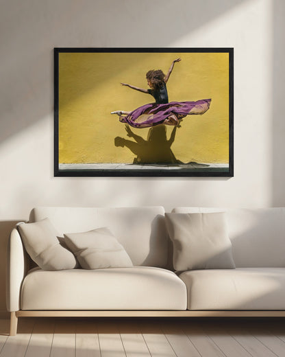 Brenda jumping - Poster / Art Print - interiör