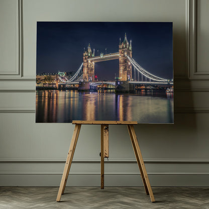 Night at The Tower Bridge - Poster / Art Print - interiör