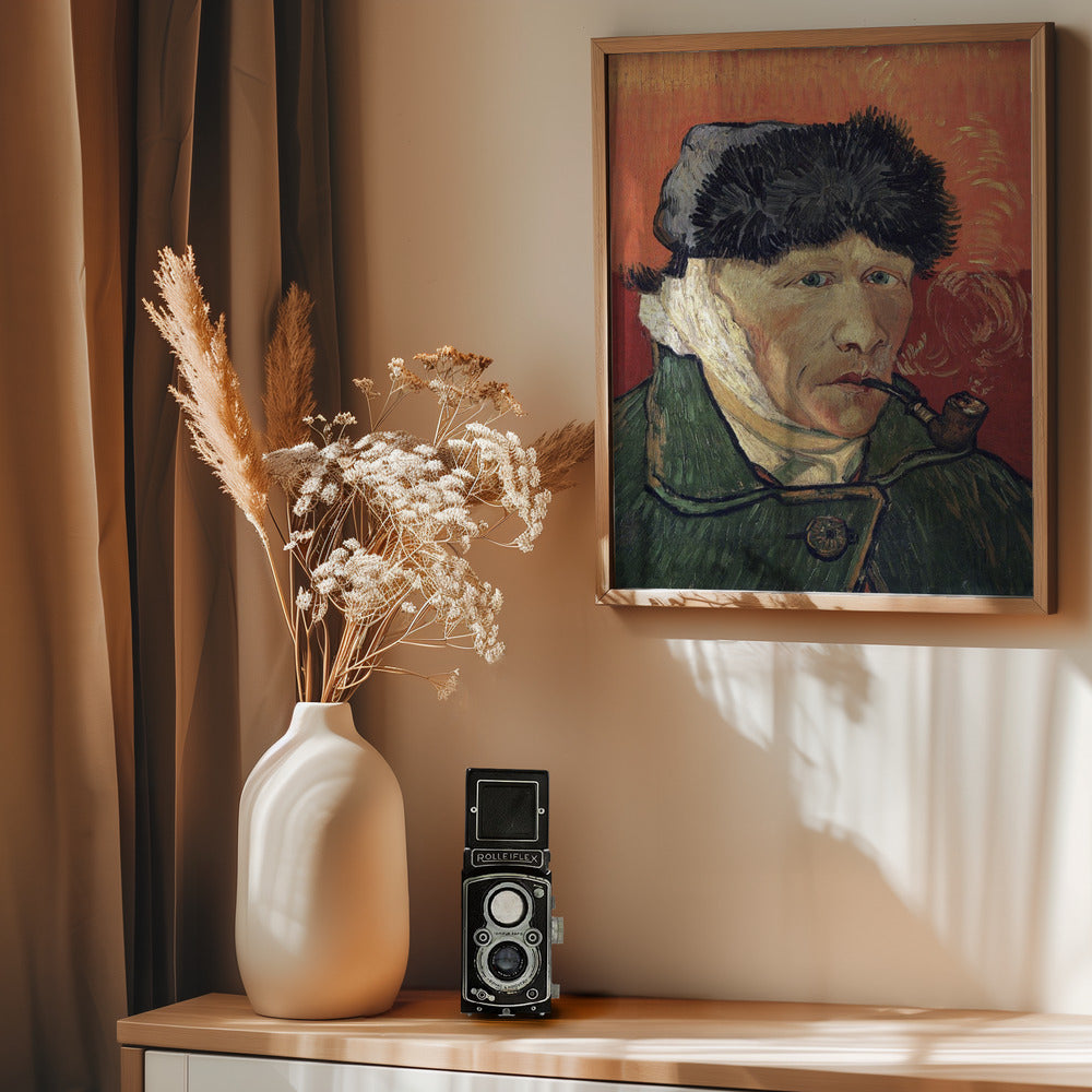 Vincent Van Gogh's Self Portrait With Bandaged Ear and Pipe (1889) - Poster / Art Print - interiör