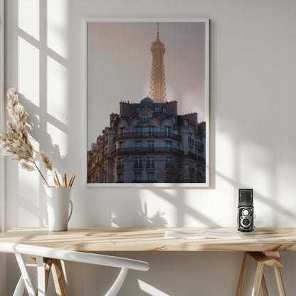 The peeking Eiffel - Poster / Art Print - interiör