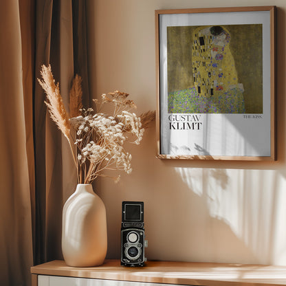 The Kiss (1907–1908) Poster - Poster / Art Print - interiör