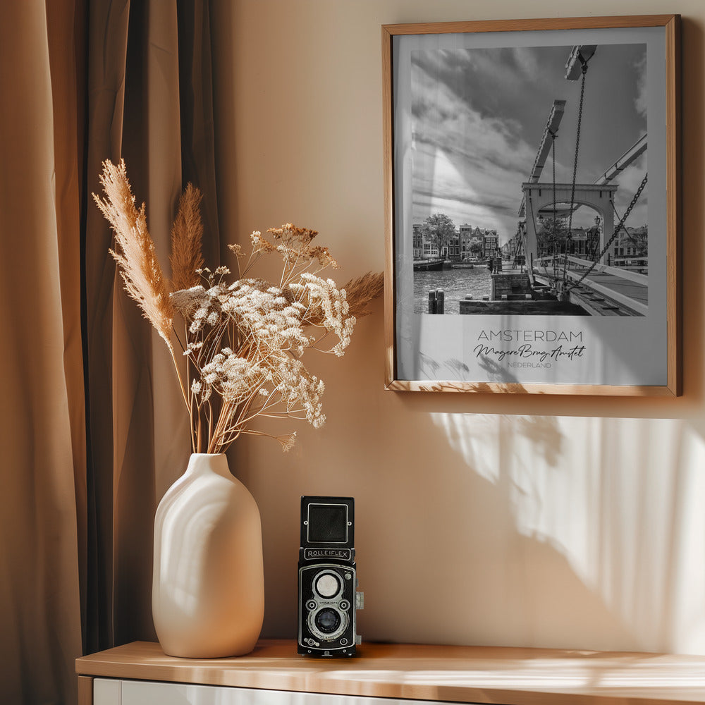 In focus: AMSTERDAM Magere Brug - Poster / Art Print - interiör