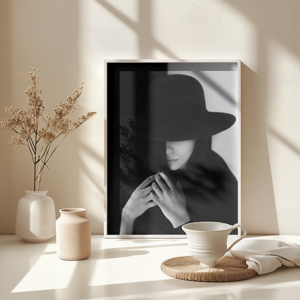 Woman in hat - Poster / Art Print - interiör