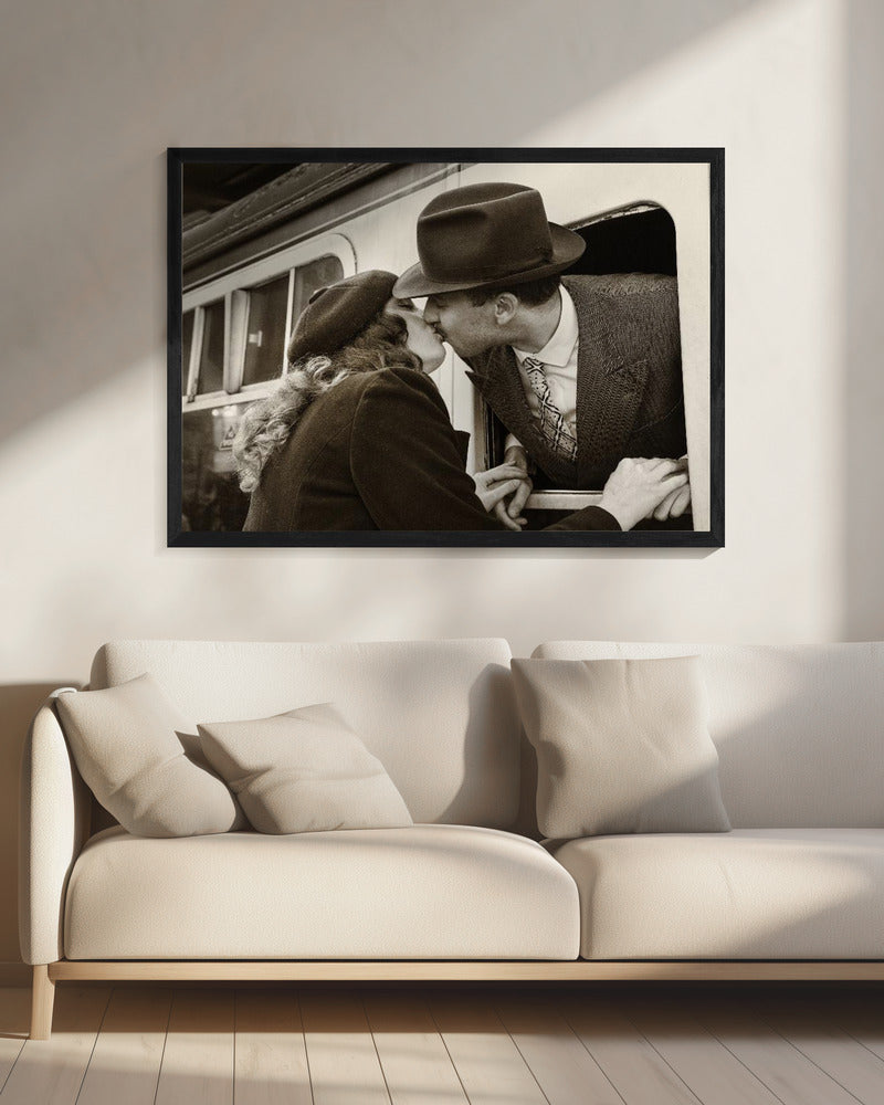 The Goodbye Kiss - Poster / Art Print - interiör