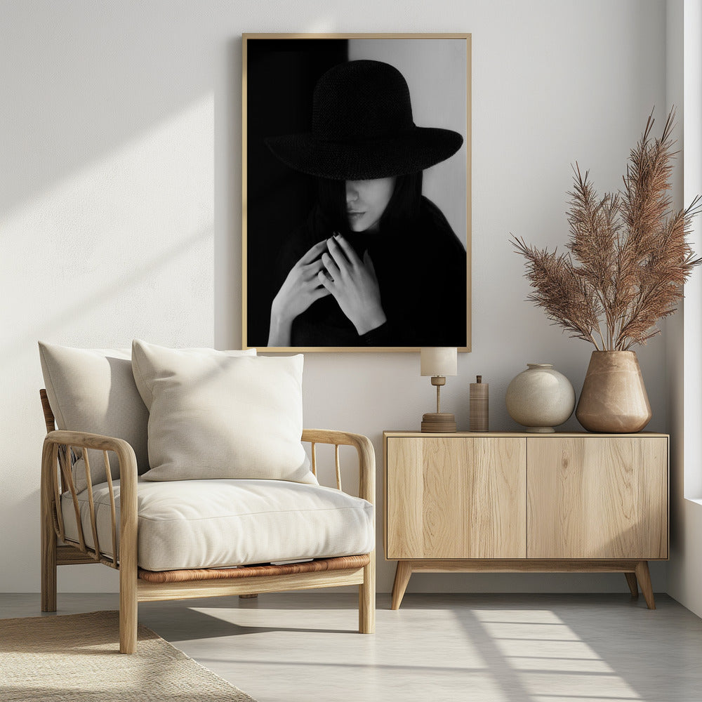 Woman in hat - Poster / Art Print - interiör