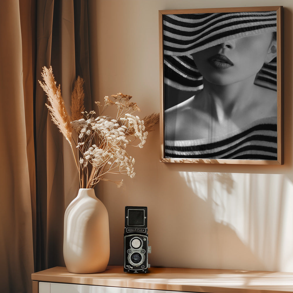 Lady in stripes - Poster / Art Print - interiör