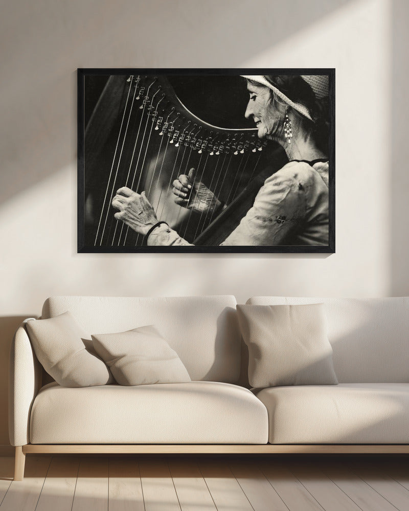 Playing the Harp - Poster / Art Print - interiör