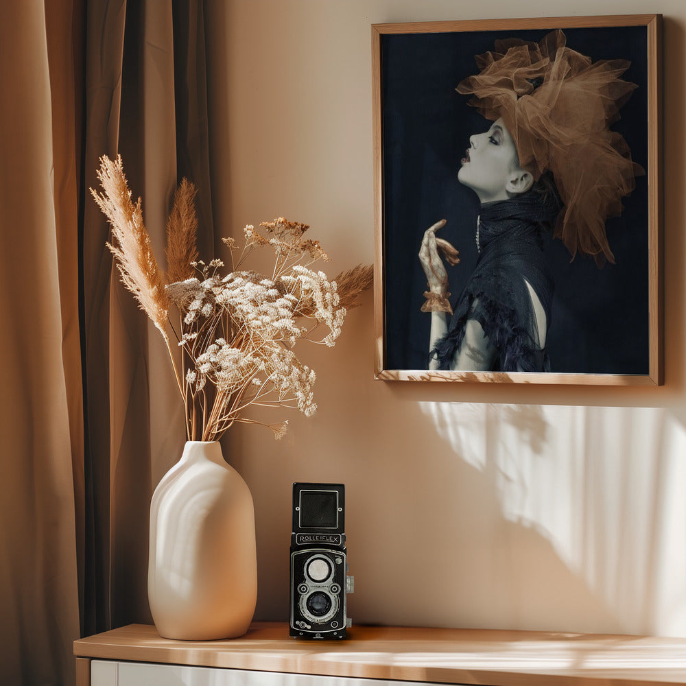 Imperious Lady - Poster / Art Print - interiör