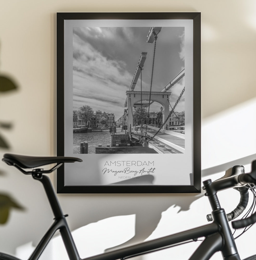 In focus: AMSTERDAM Magere Brug - Poster / Art Print - interiör