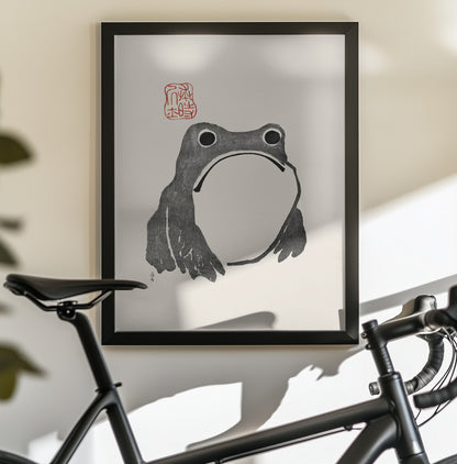 Grumpy Frog I Black - Poster / Art Print - interiör