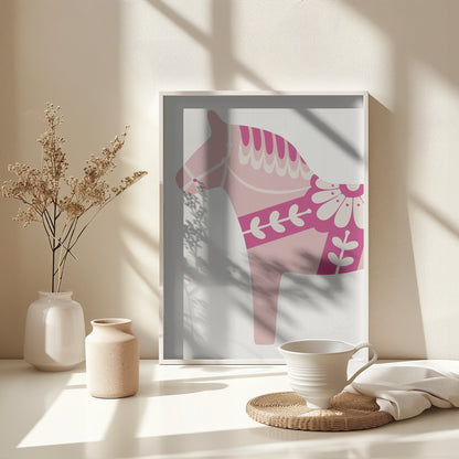 Rosa Dalahäst - Poster / Art Print - interiör