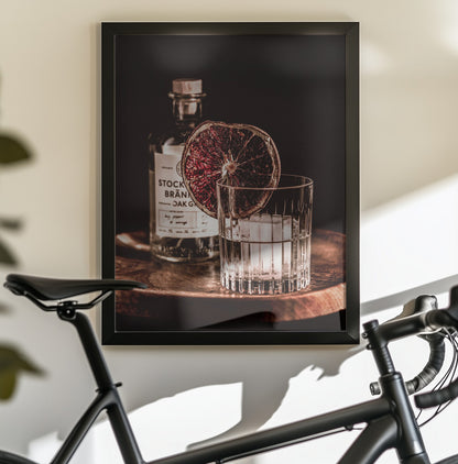 The Sipping Gin - Poster / Art Print - interiör