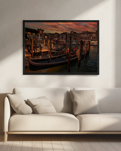 A Cozy Night in Venice - Poster / Art Print - interiör