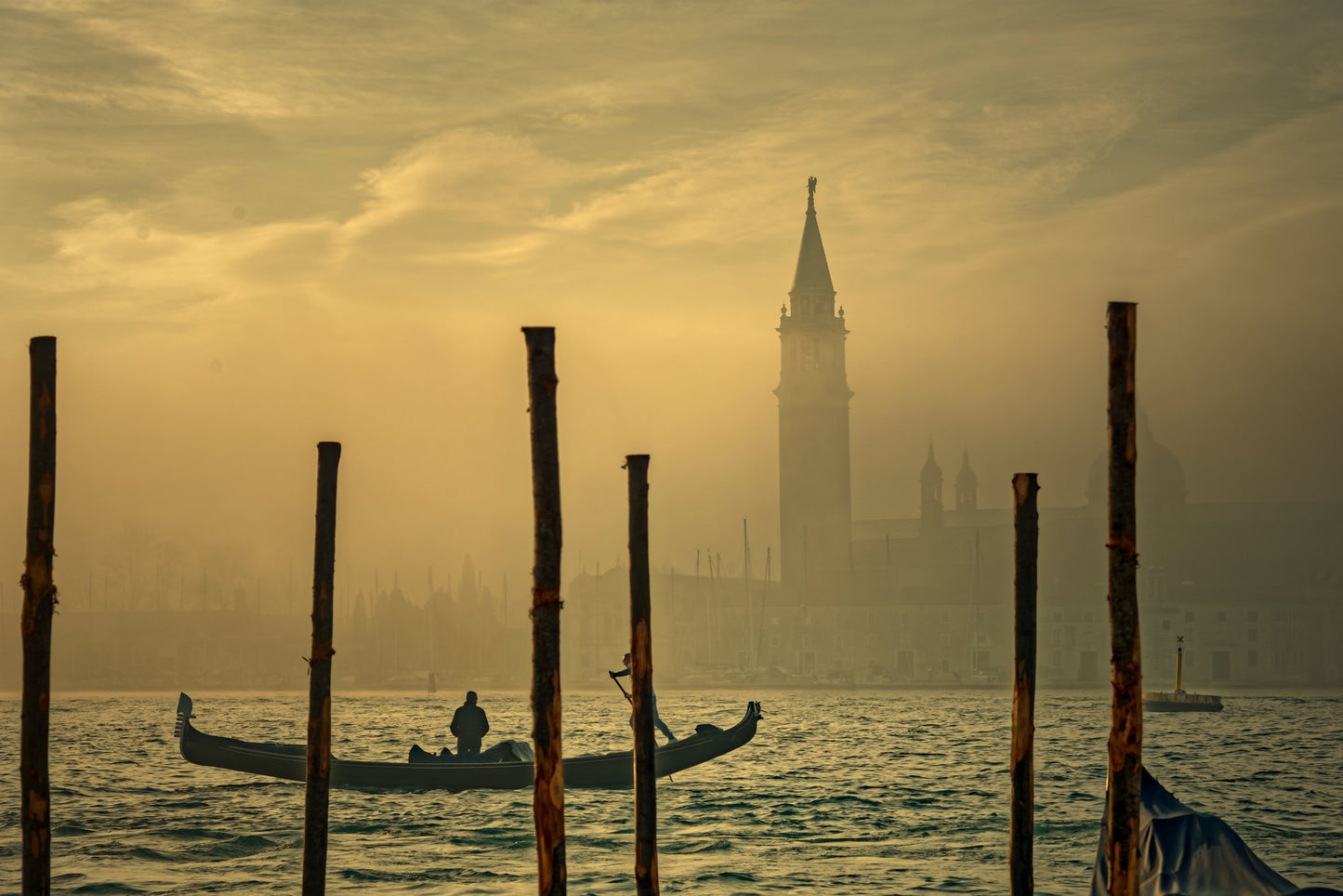 Gondola in the mist - Poster / Art Print