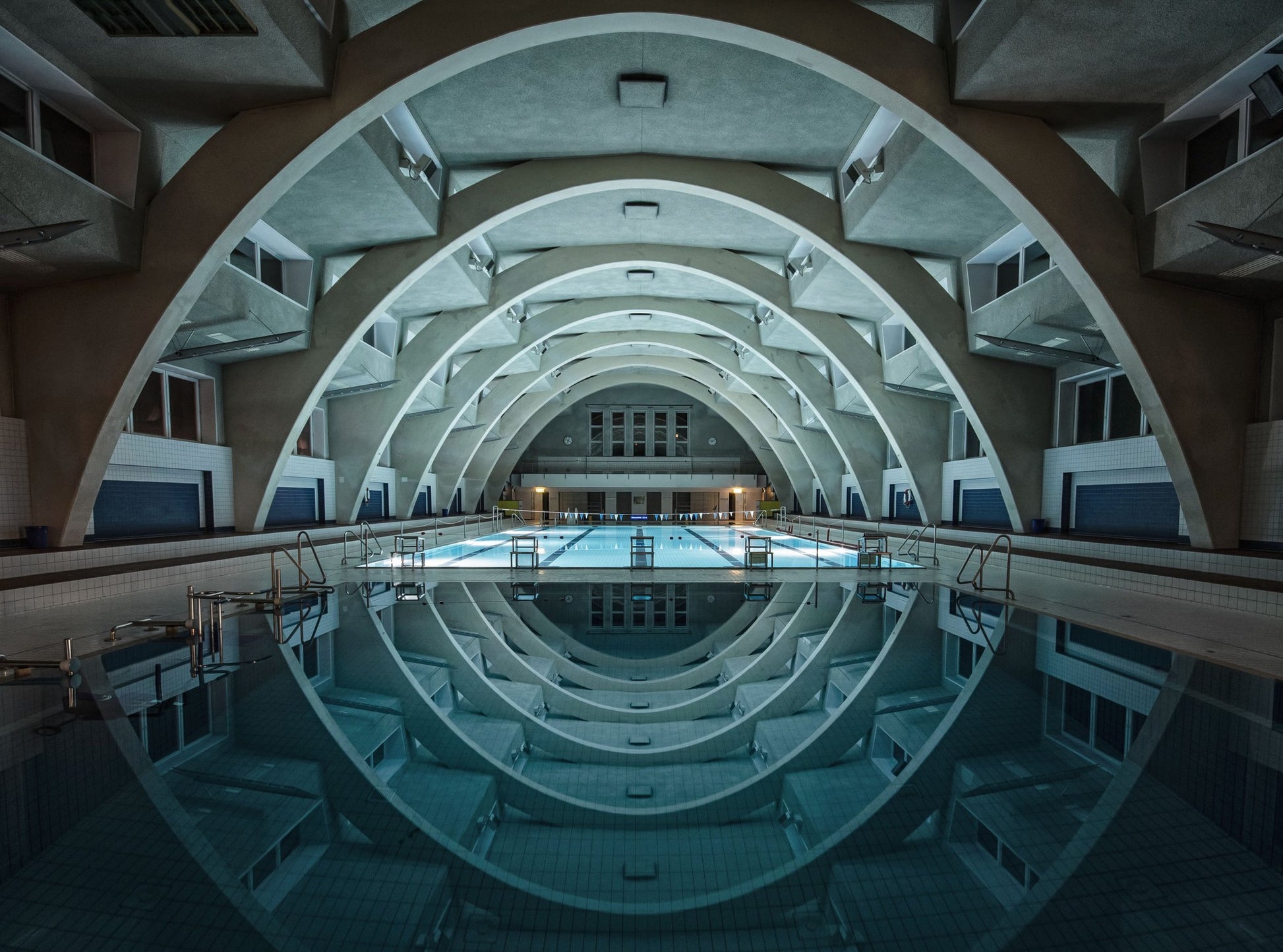 swimming @night - Poster / Art Print