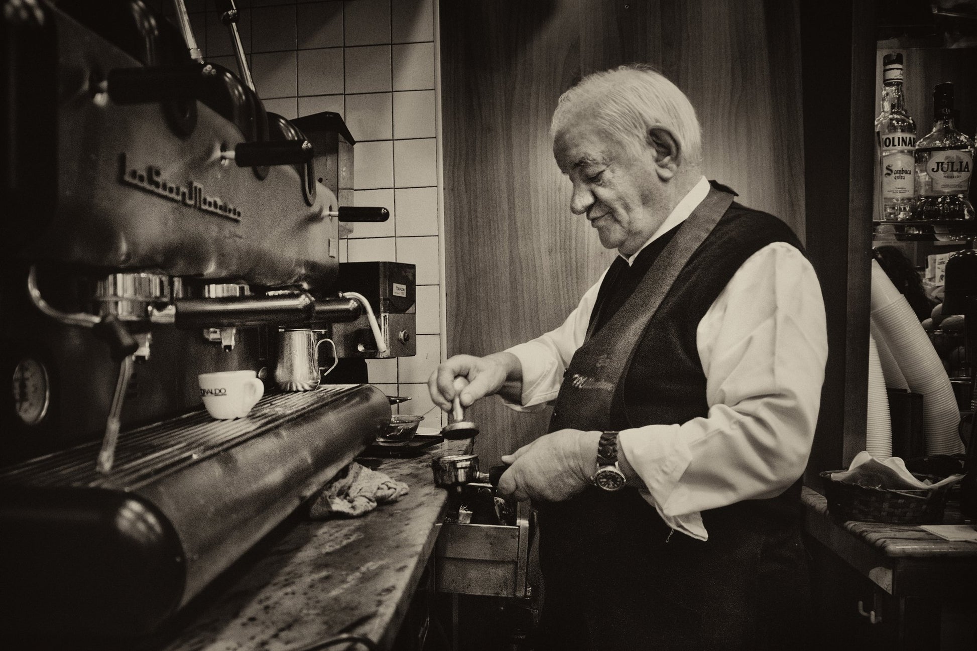 Making espresso - Poster / Art Print