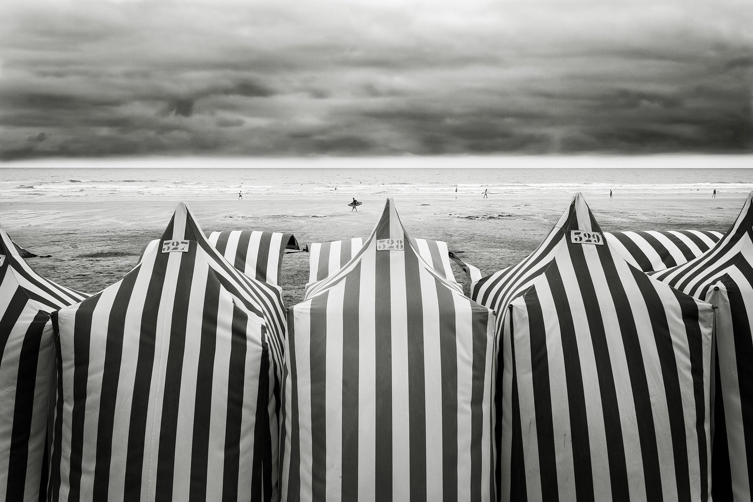 On the beach - Poster / Art Print