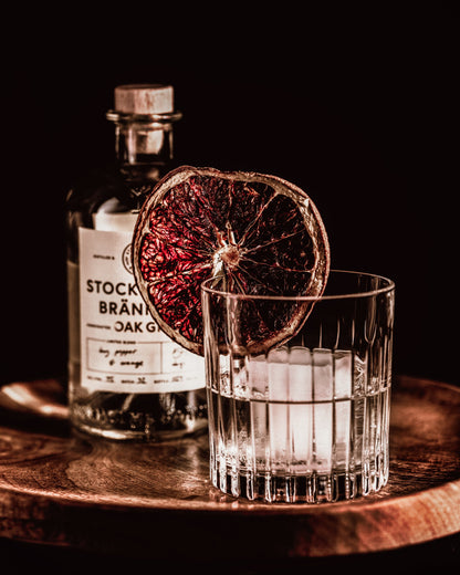 The Sipping Gin - Poster / Art Print