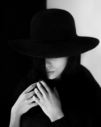 Woman in hat - Poster / Art Print