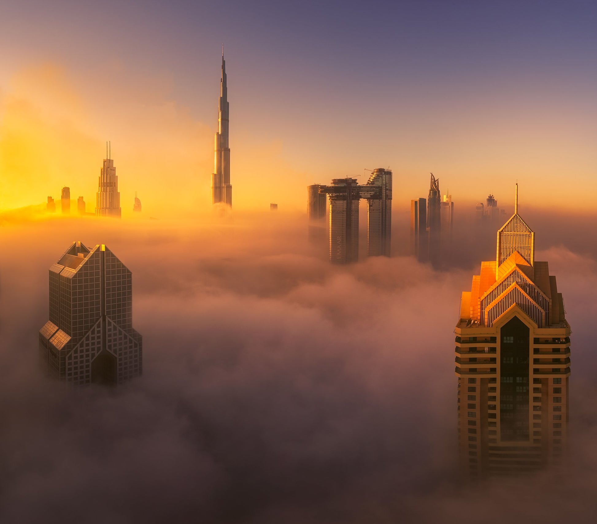 Dubai foggy sunrise in the city A738873 - Poster / Art Print