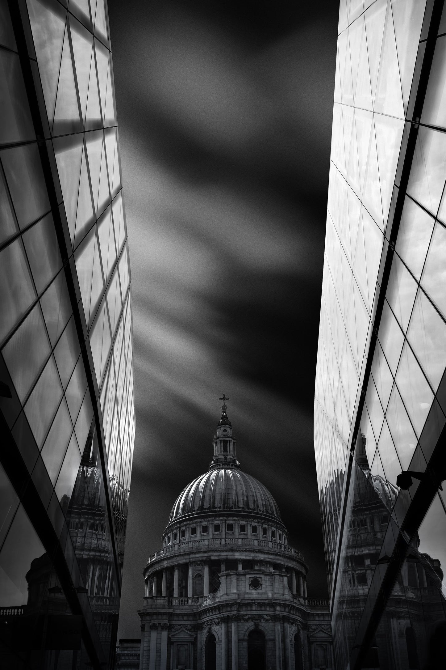 The St Paul's Cathedral in Reflection - Poster / Art Print