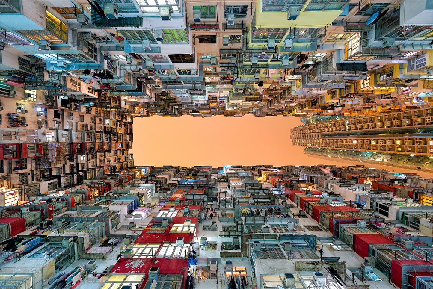 Crowded spaces - Poster / Art Print