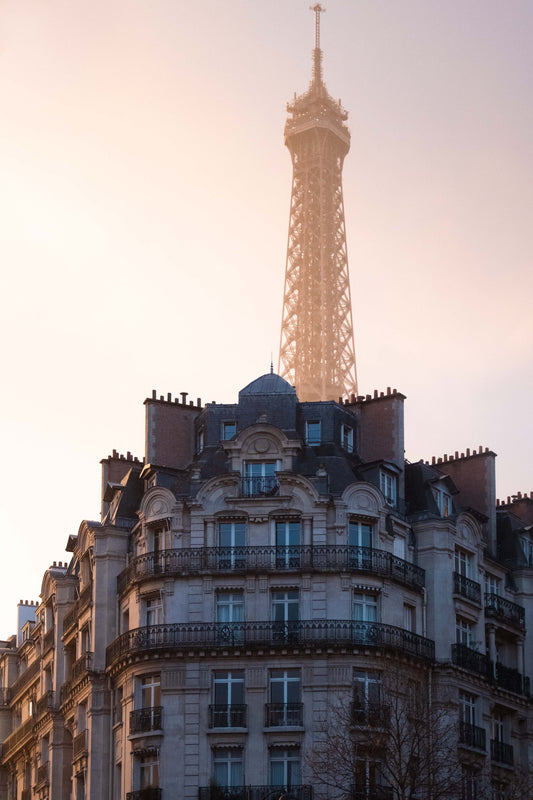 The peeking Eiffel - Poster / Art Print