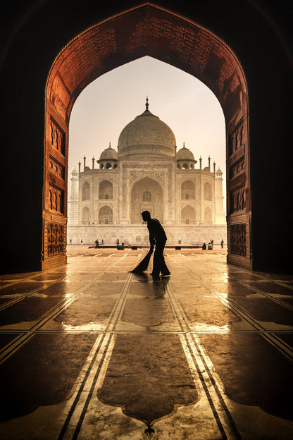 Taj Mahal cleaner - Poster / Art Print