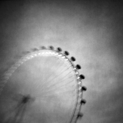 Spinning round - Poster / Art Print