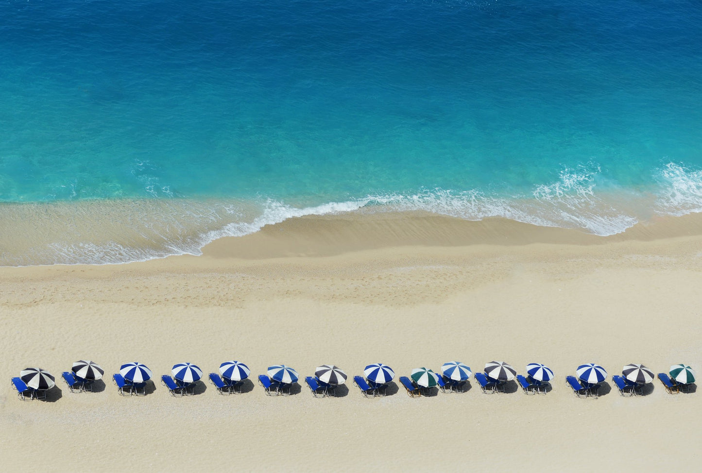 On the beach - Poster / Art Print